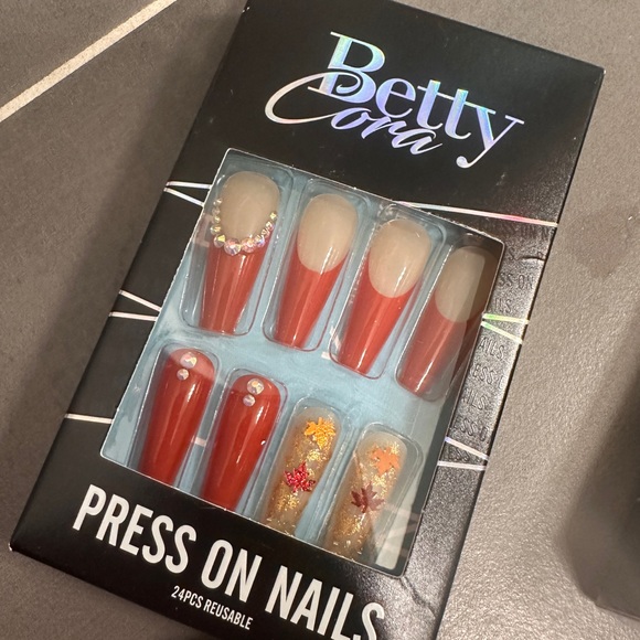 Press on nails bundle - Picture 3 of 6